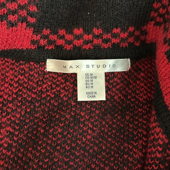 Plaid red and black sweater - Picture 3 of 3